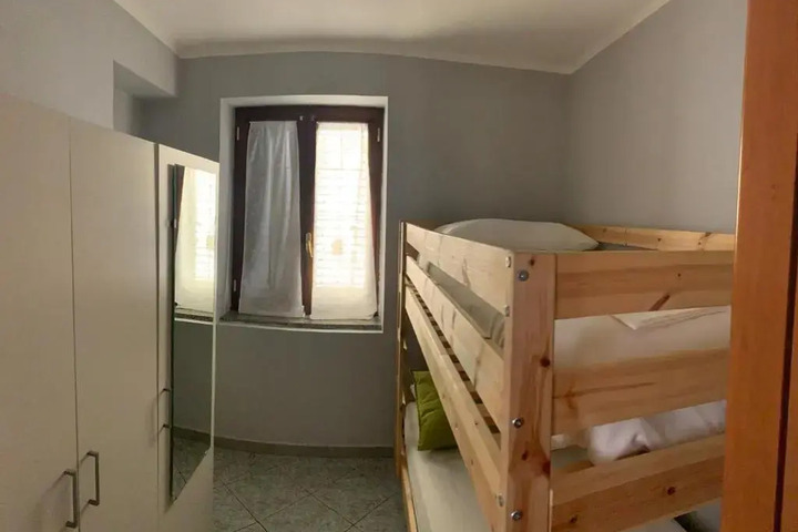 Room 3 of 16