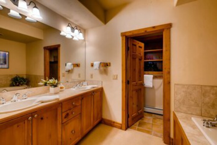 Room 4 of 25