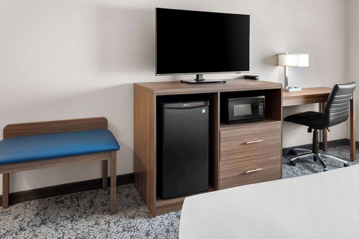 Room 28 of 65