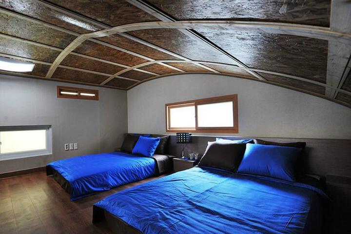 Room 2 of 5