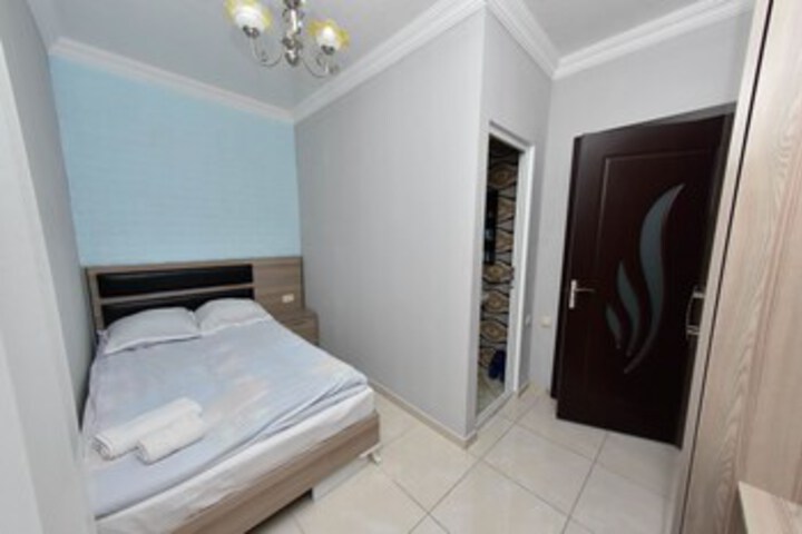 Room 27 of 37