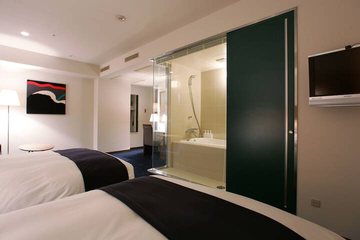 Room 28 of 123