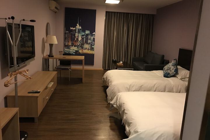 Room 8 of 25