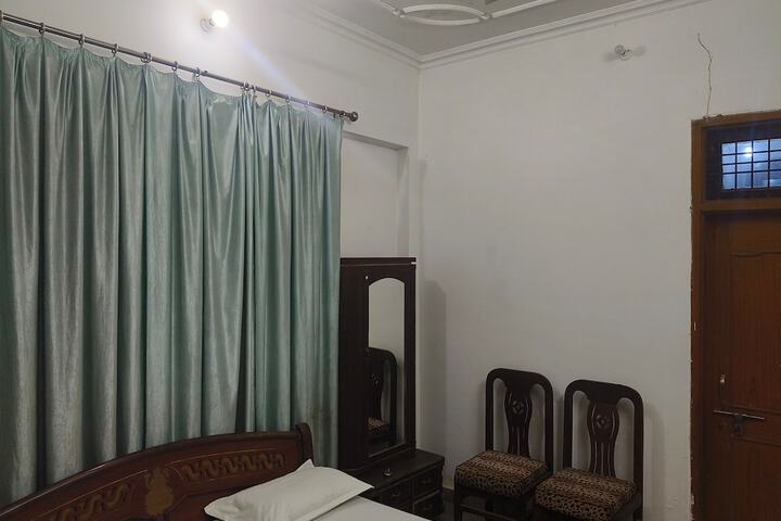 Room 4 of 22