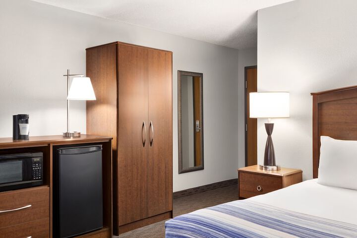 Room 6 of 53