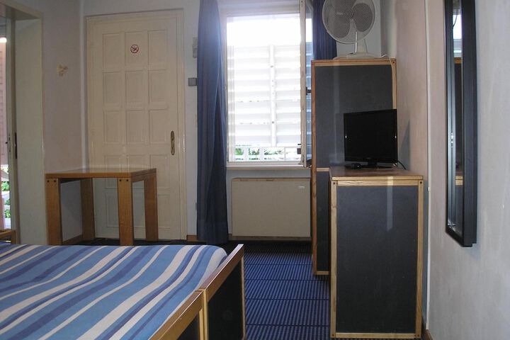 Room 12 of 35