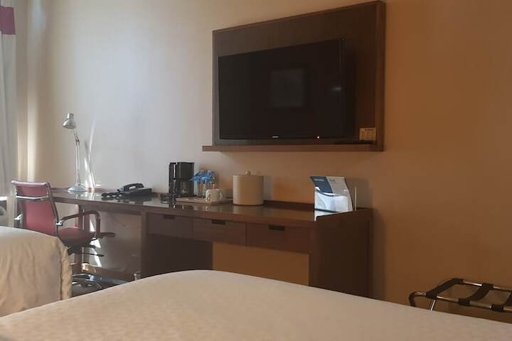 Room 13 of 77