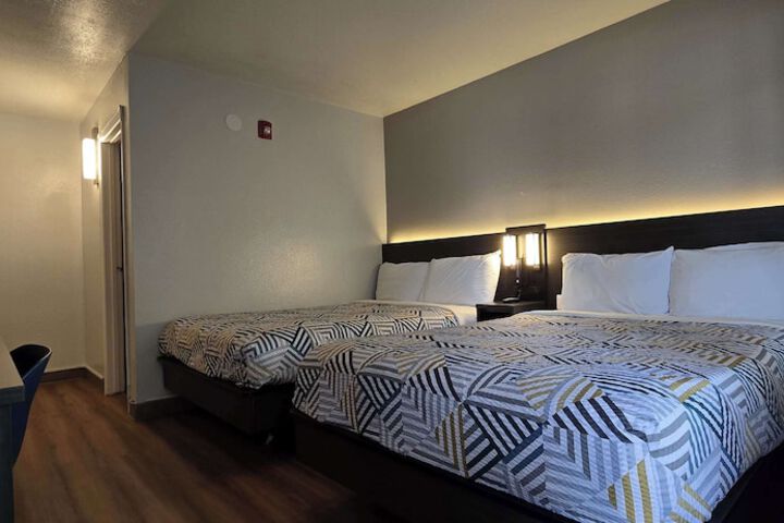 Room 10 of 36