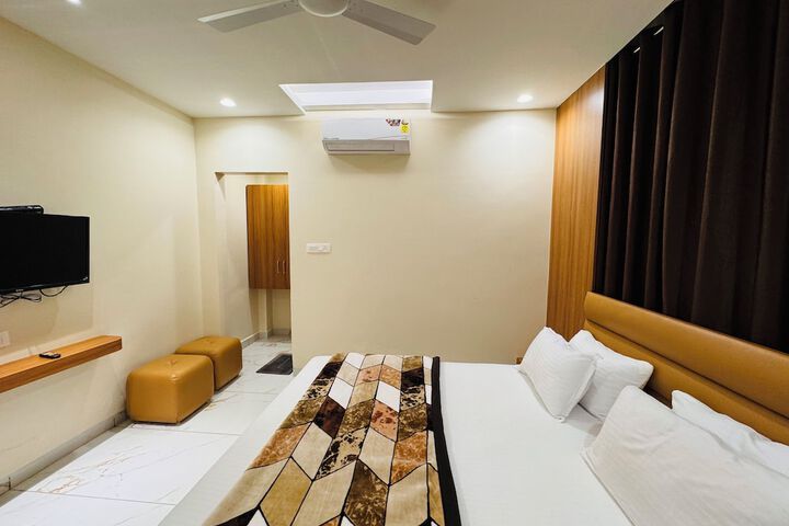 Room 6 of 38