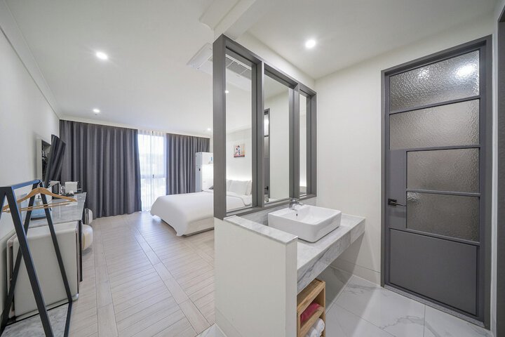 Room 43 of 83