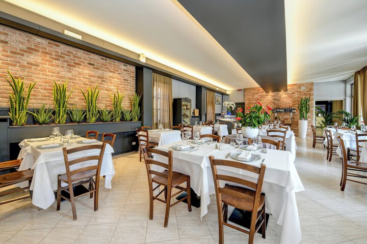 Dining 47 of 104