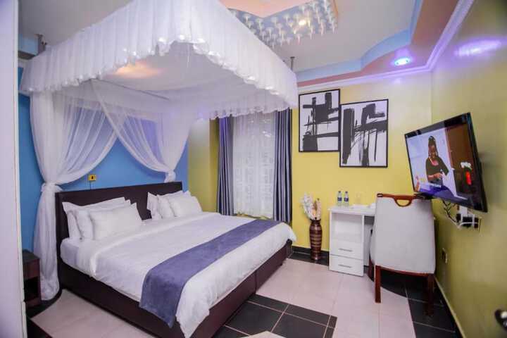 Room 4 of 62