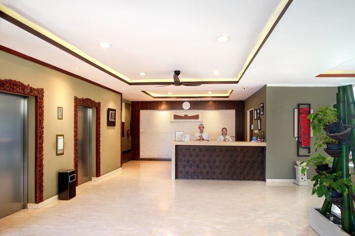Hotel Lobby