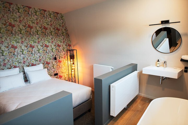 Room 10 of 25