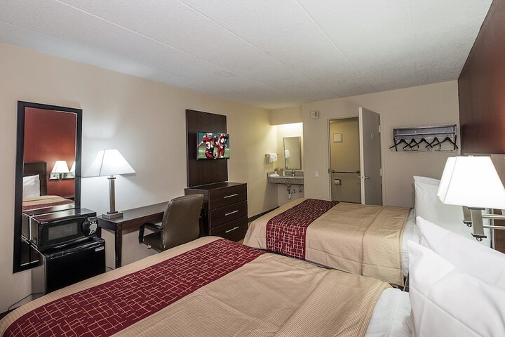Deluxe 2 Double Beds Accessible (7 of 9)