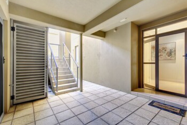 Ballroom/Hall 9 of 22