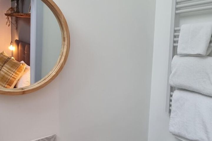 Room 7 of 32