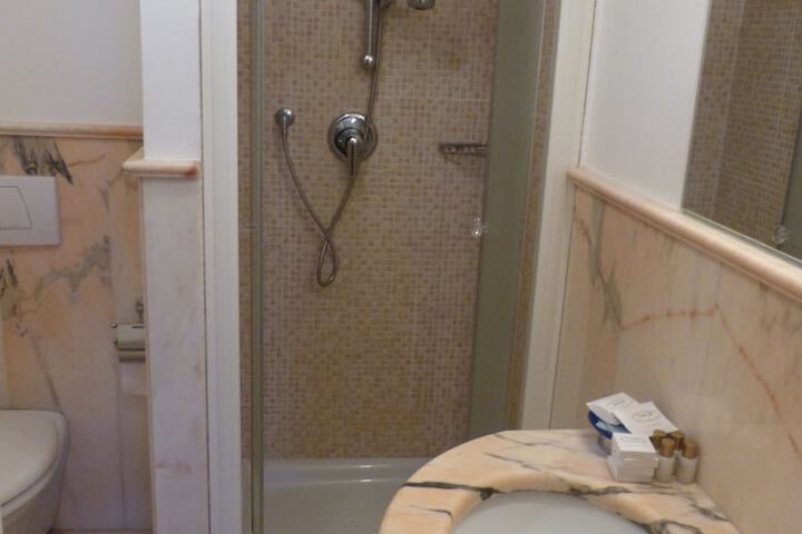Room 40 of 80