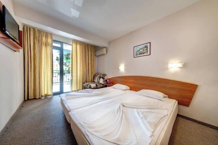 Room 6 of 13