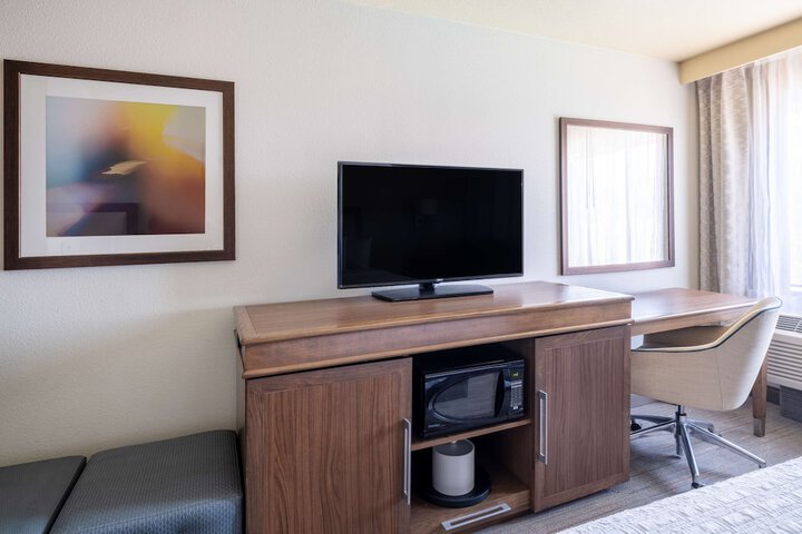 Room 6 of 33