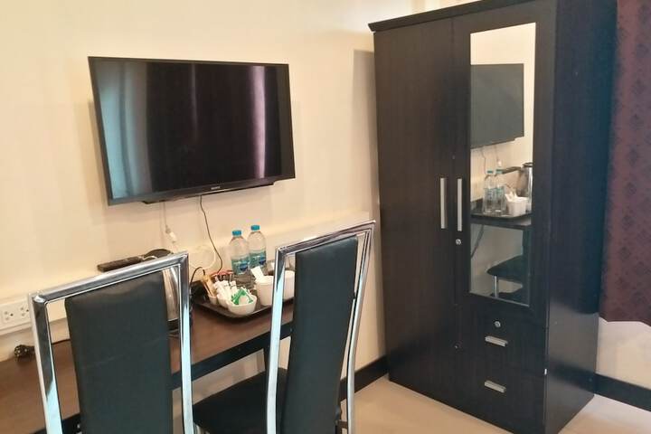 Room 5 of 68