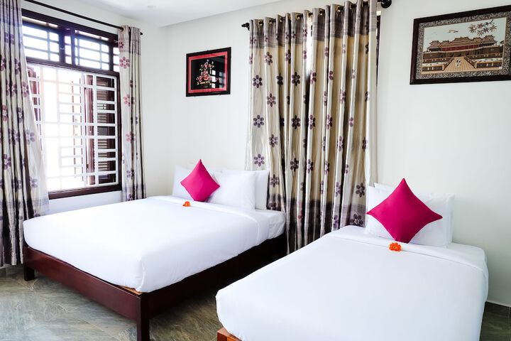 Room 10 of 33