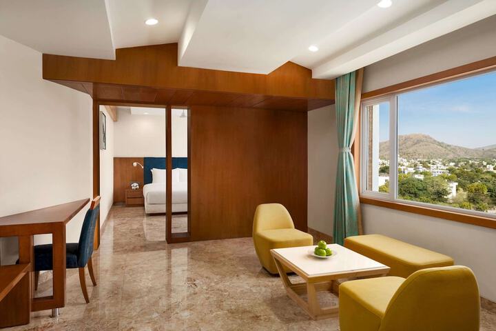 Room 14 of 37