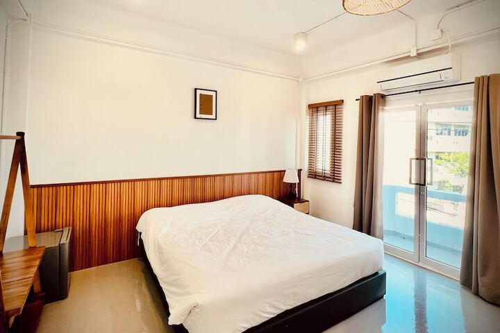 Room 32 of 66