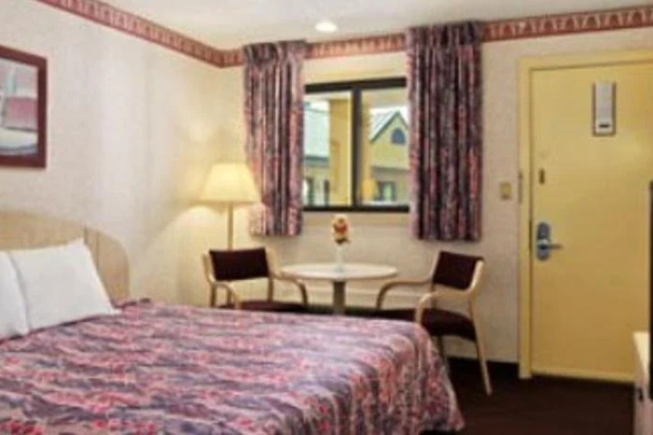 Travelodge West Springfield