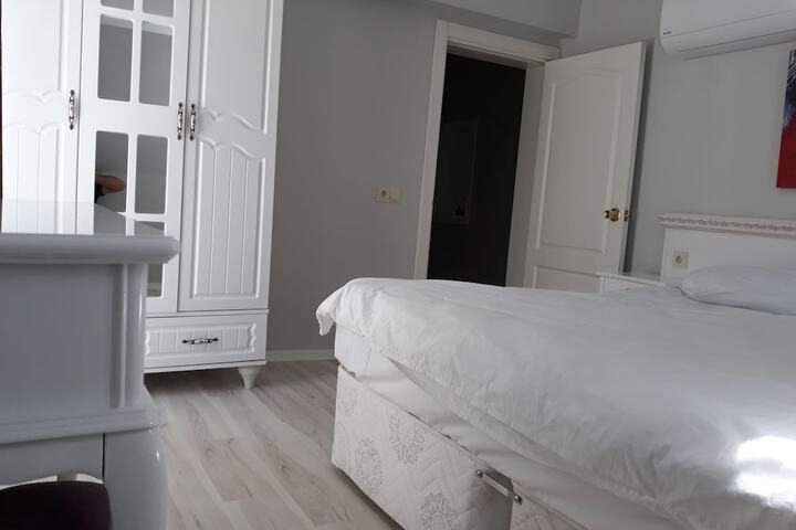 Room 11 of 27