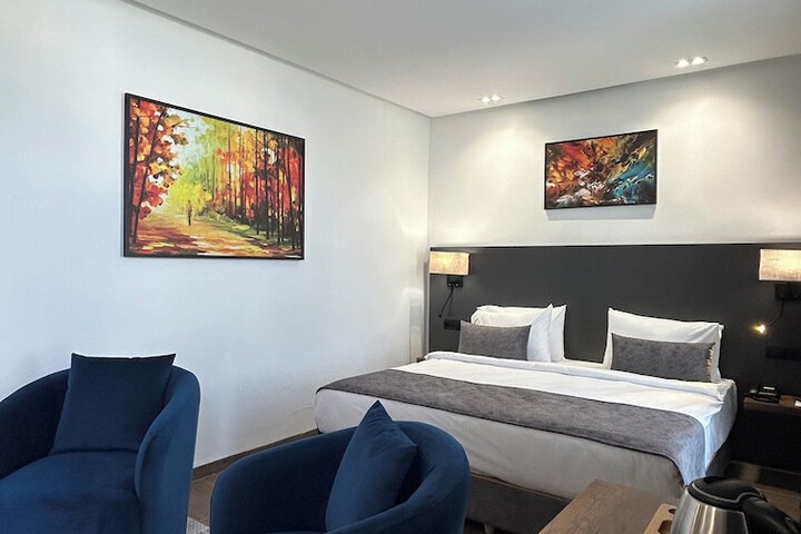 Room 6 of 25