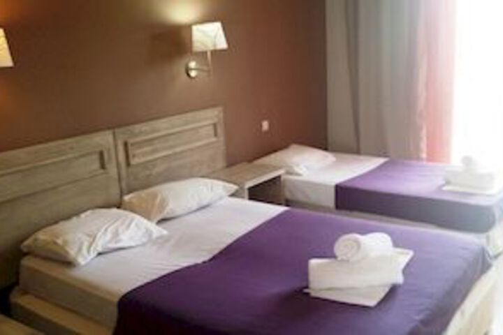 Room 10 of 16