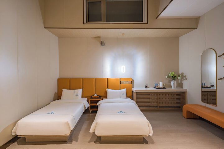 Room 12 of 30