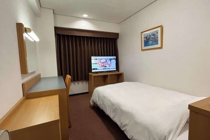 Room 4 of 6