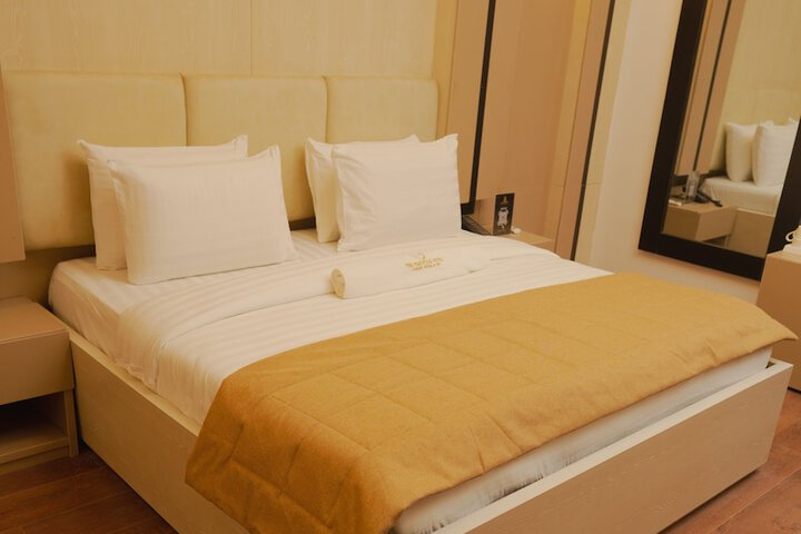 Room 10 of 46