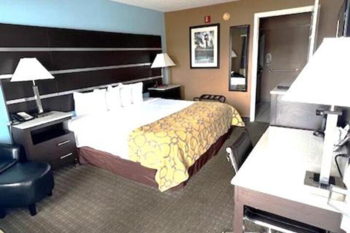 1 King Bed (3 of 10)