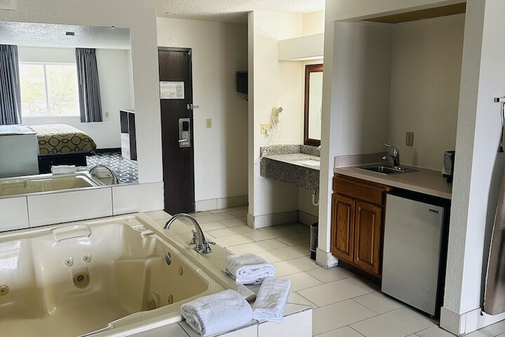 1 King Bed Mobility Accessible (11 of 29)
