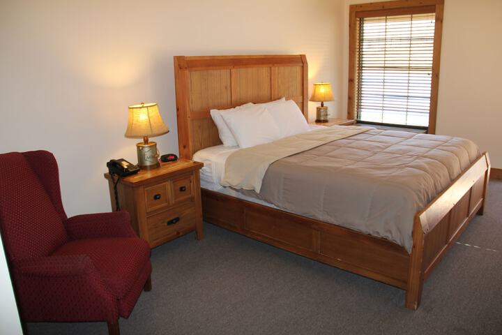 1 King Bed Lake View (4 of 14)
