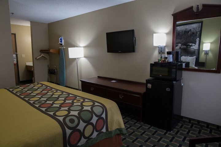 Room 4 of 13