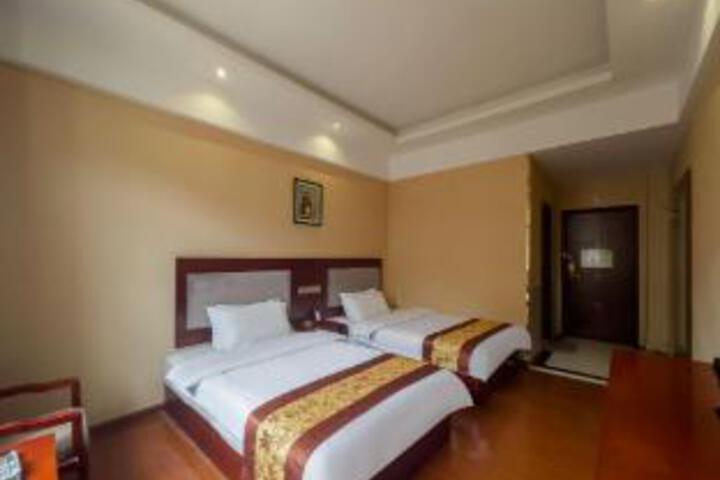 Room 8 of 9