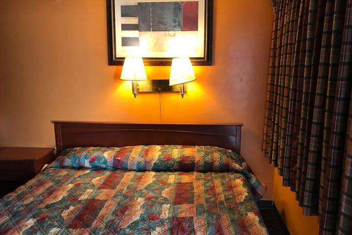 Room 2 of 7