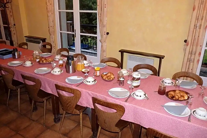Dining 12 of 18