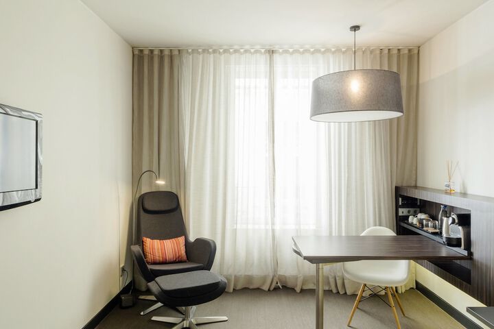 Room 44 of 153