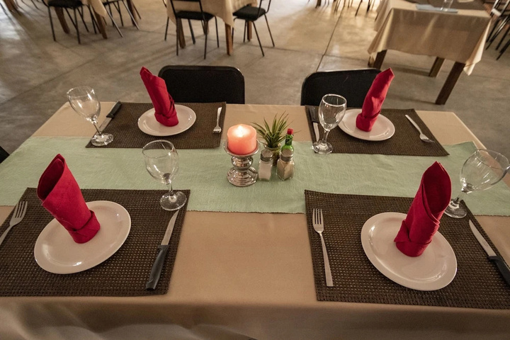 Dining 17 of 17