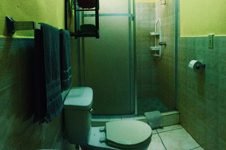 Room 7 of 16
