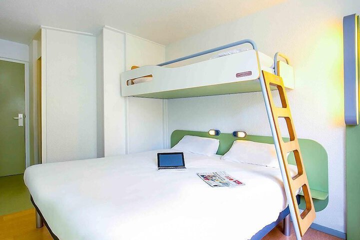 Room 52 of 97