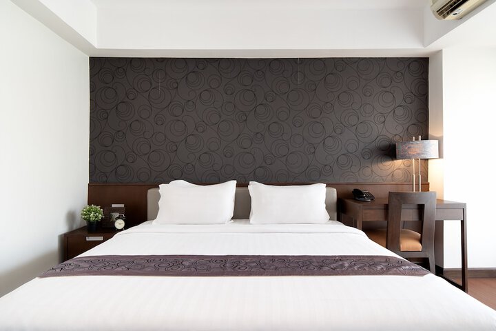 Room 10 of 83
