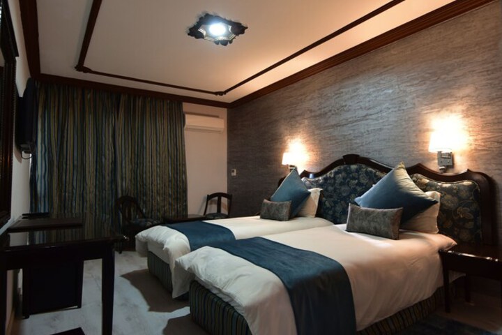 Room 9 of 23