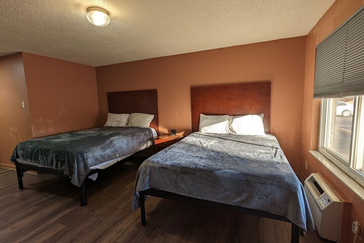 Room 4 of 25