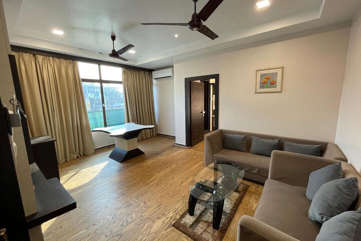 Room 10 of 11